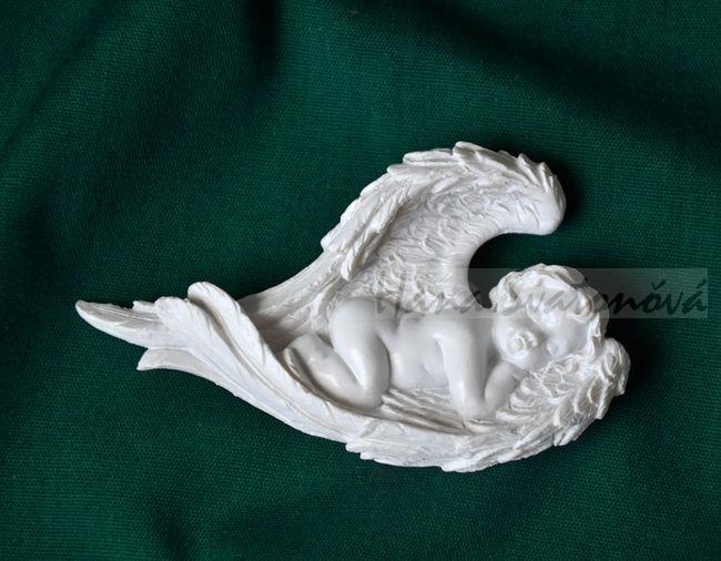Relief - Andílek v křídle levý