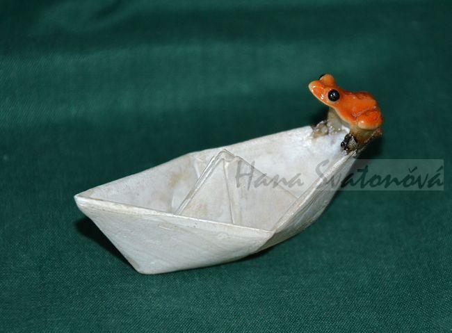 Žabka a loďka z papíru - vel. 7cm