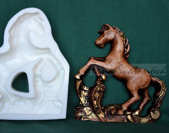 Relief Kůň 12,5x13,5cm