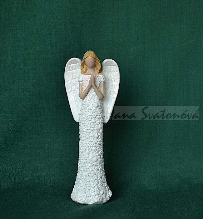 Andělíček modlící v kvítečkových šatech s krajkou - výška 11,5cm